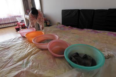 桐庐楼上漏水，住户失联，小区没物管，业主维权难！律师来支招……